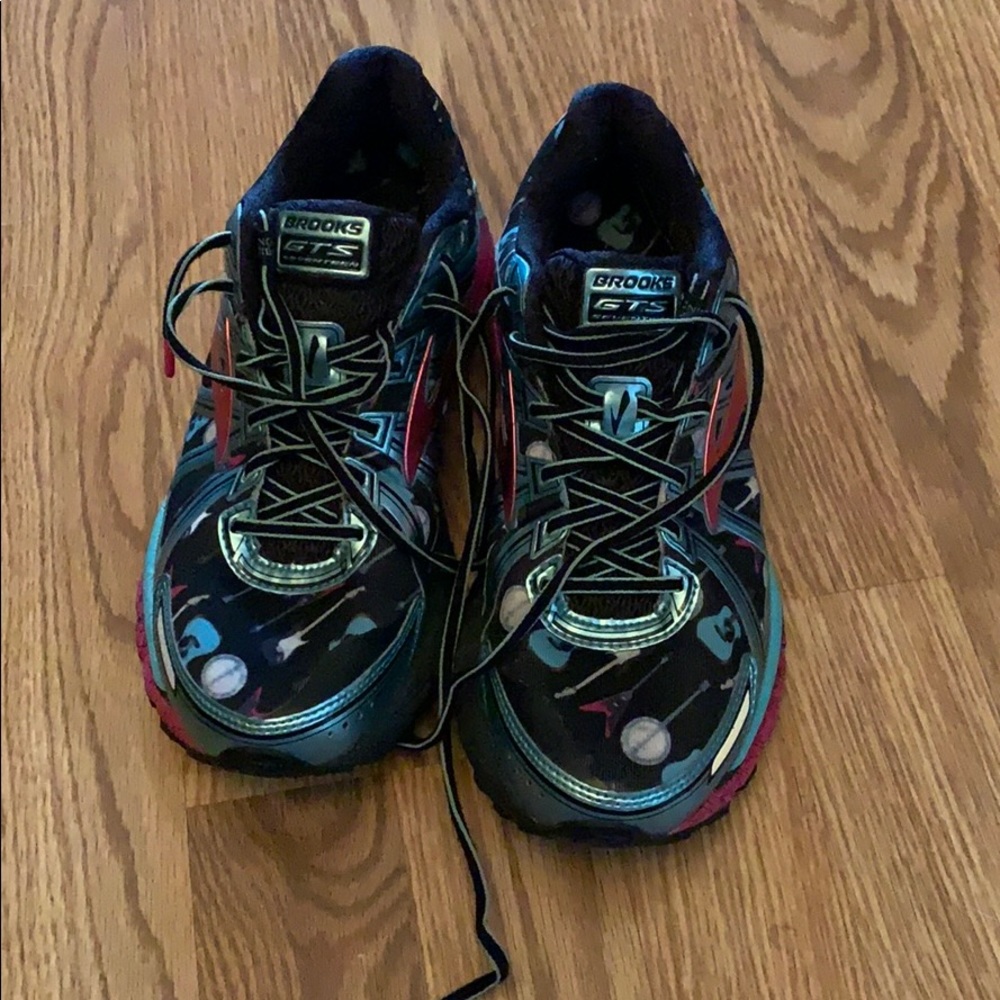 Brooks GTS 17, size 6.5, regular width